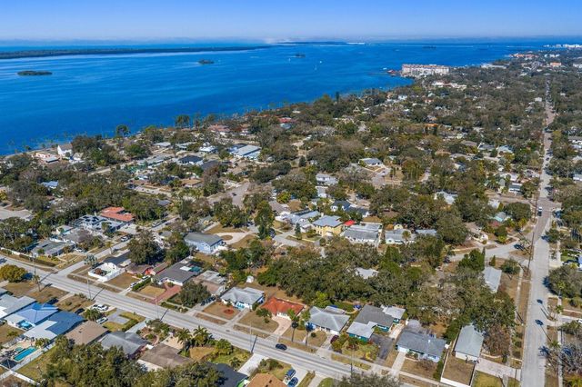 216 GROVE CIRCLE S, Dunedin, FL 34698