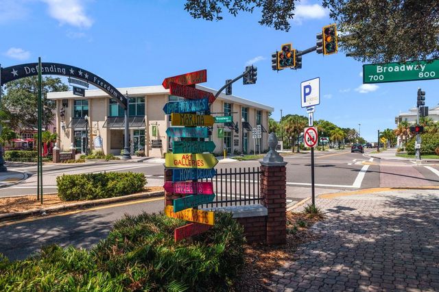 216 GROVE CIRCLE S, Dunedin, FL 34698