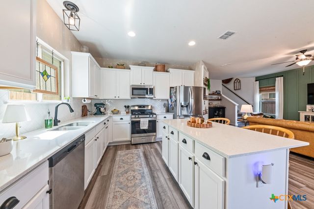 2625 Brand Iron Drive, San Marcos, TX 78666