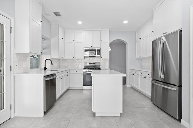 8105 Longdraw DR, Round Rock, TX 78681