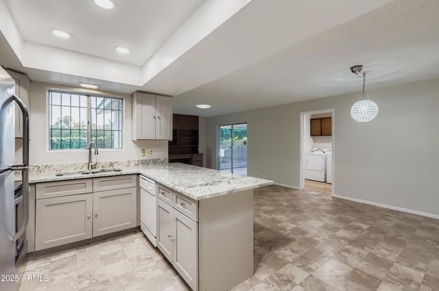 3741 W DAVIDSON Lane, Phoenix, AZ 85051