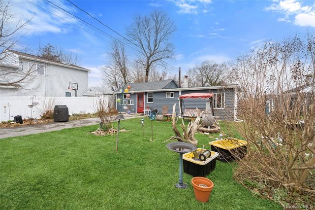 57 Sutton Court, West Islip, NY 11795