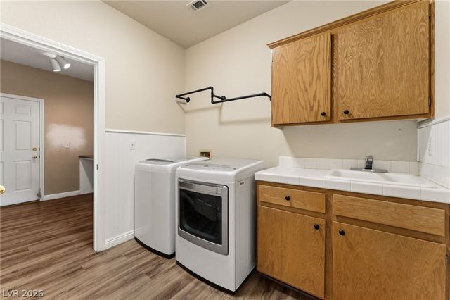 8404 Bay Crest Drive, Las Vegas, NV 89128