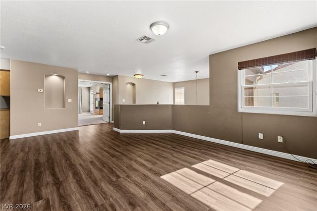 8404 Bay Crest Drive, Las Vegas, NV 89128