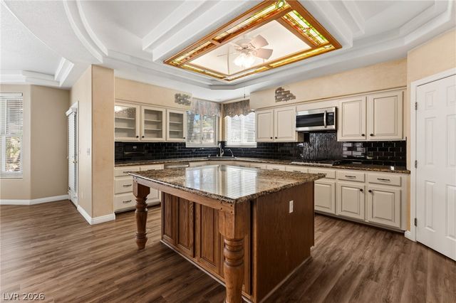 8404 Bay Crest Drive, Las Vegas, NV 89128