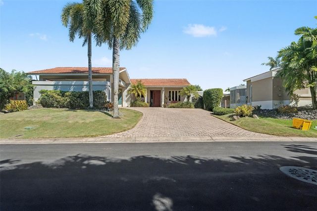 33 CAMINO LAS TORTOLAS, Dorado, PR 00646