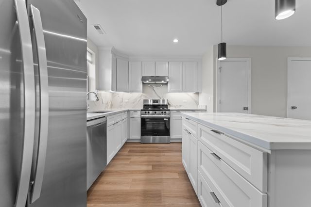 220 S Western Avenue B, Chicago, IL 60612