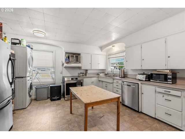 239 E 14TH Ave, Eugene, OR 97401