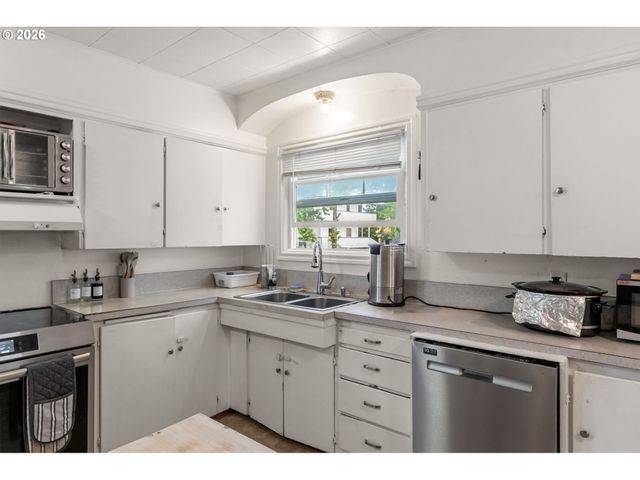 239 E 14TH Ave, Eugene, OR 97401