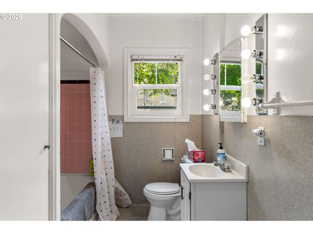 239 E 14TH Ave, Eugene, OR 97401
