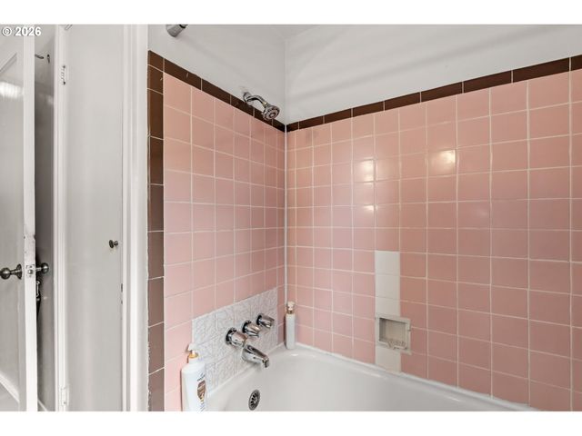 239 E 14TH Ave, Eugene, OR 97401