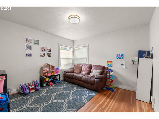 239 E 14TH Ave, Eugene, OR 97401