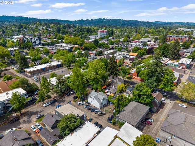 239 E 14TH Ave, Eugene, OR 97401