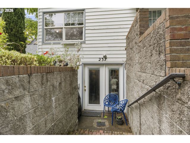 239 E 14TH Ave, Eugene, OR 97401