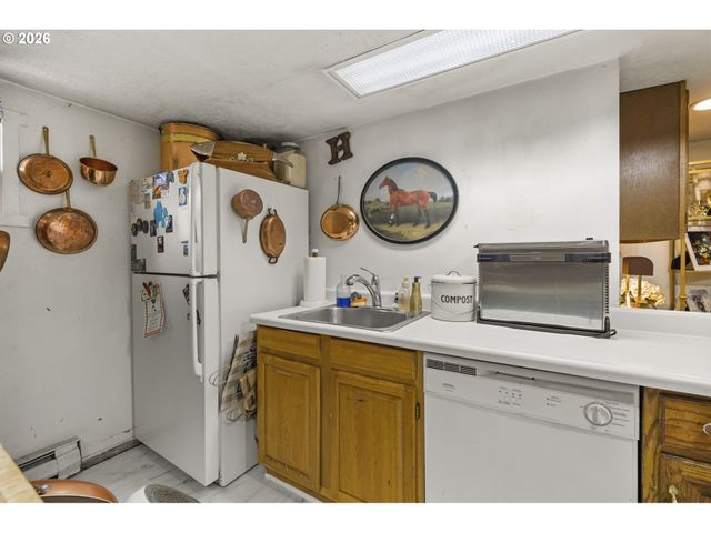 239 E 14TH Ave, Eugene, OR 97401