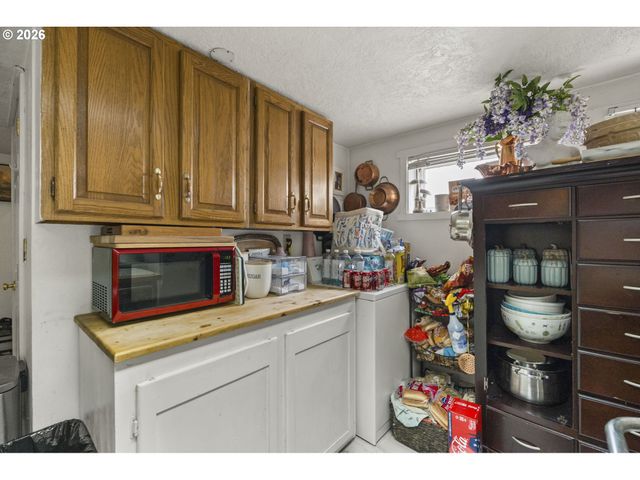 239 E 14TH Ave, Eugene, OR 97401
