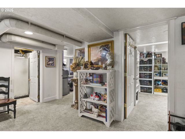239 E 14TH Ave, Eugene, OR 97401