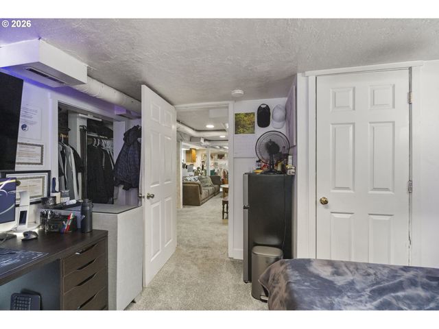 239 E 14TH Ave, Eugene, OR 97401