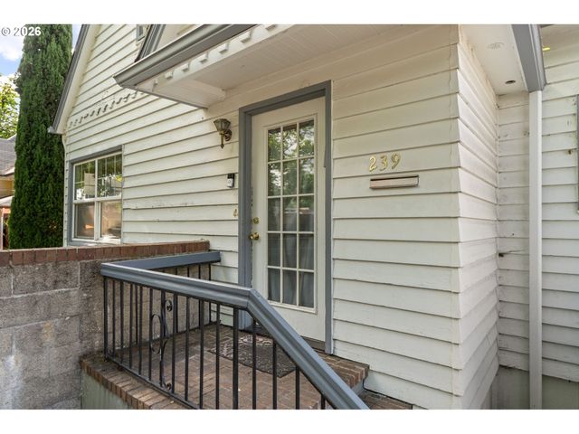 239 E 14TH Ave, Eugene, OR 97401