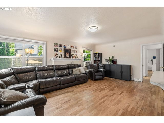 239 E 14TH Ave, Eugene, OR 97401