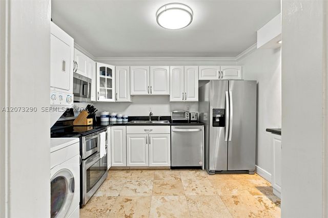 1901 Brickell Ave B1411, Miami, FL 33129