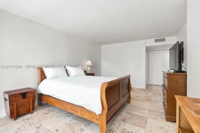 1901 Brickell Ave B1411, Miami, FL 33129