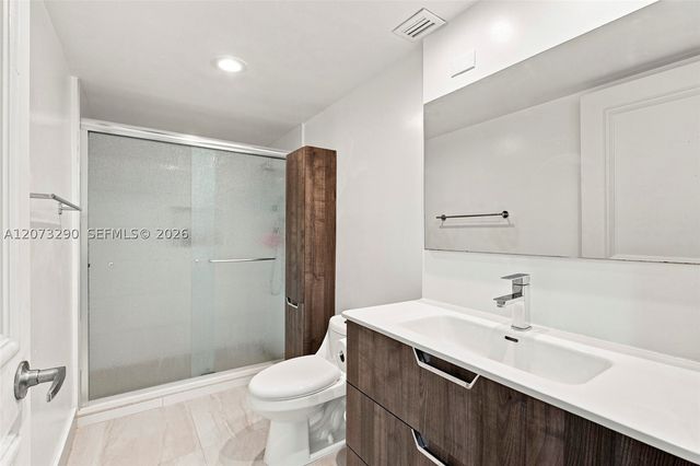 1901 Brickell Ave B1411, Miami, FL 33129