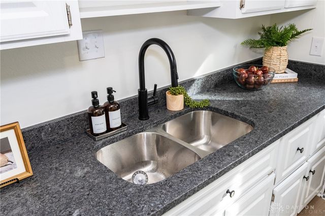 431 Triangle Avenue, Oakwood, OH 45419