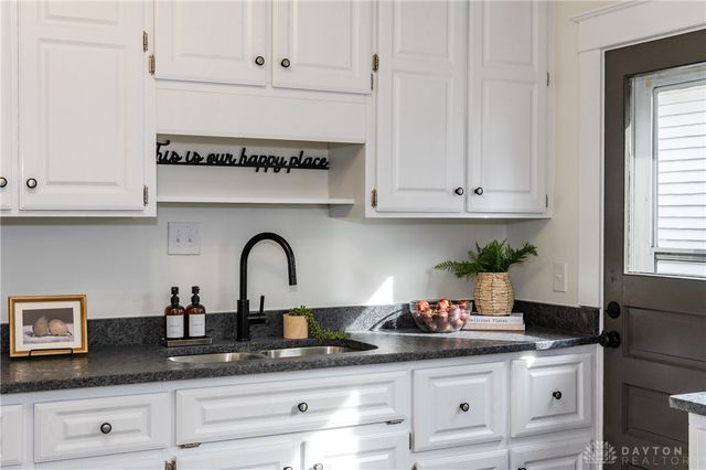 431 Triangle Avenue, Oakwood, OH 45419