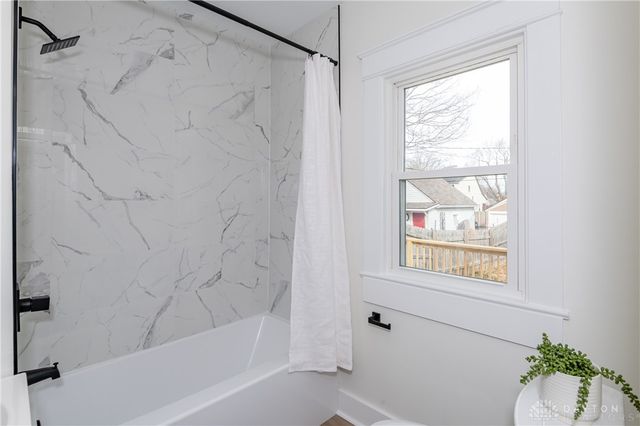 431 Triangle Avenue, Oakwood, OH 45419