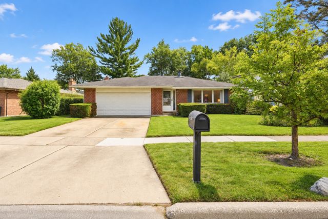 1723 E Maya Lane, Mount Prospect, IL 60056