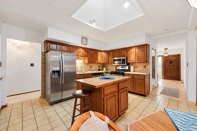 1723 E Maya Lane, Mount Prospect, IL 60056