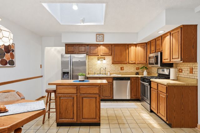 1723 E Maya Lane, Mount Prospect, IL 60056