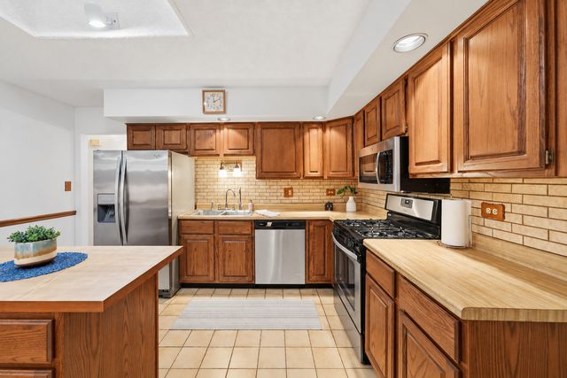 1723 E Maya Lane, Mount Prospect, IL 60056