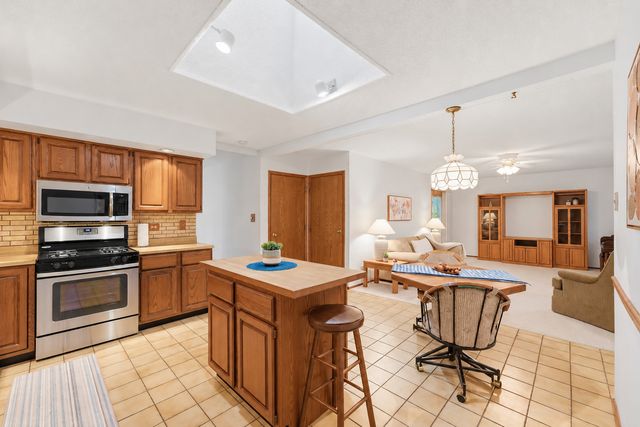 1723 E Maya Lane, Mount Prospect, IL 60056