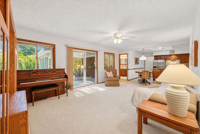 1723 E Maya Lane, Mount Prospect, IL 60056