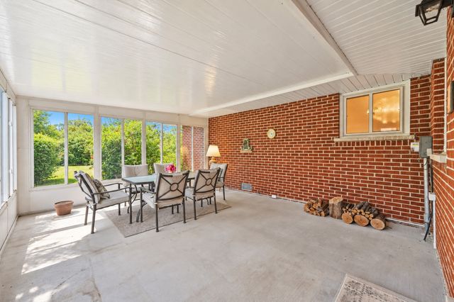 1723 E Maya Lane, Mount Prospect, IL 60056