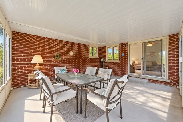1723 E Maya Lane, Mount Prospect, IL 60056