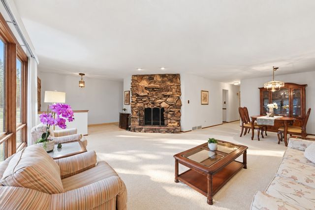 1723 E Maya Lane, Mount Prospect, IL 60056