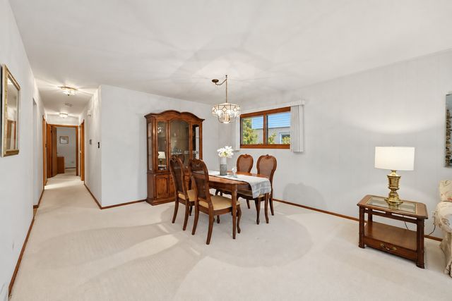 1723 E Maya Lane, Mount Prospect, IL 60056