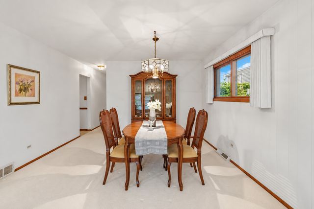 1723 E Maya Lane, Mount Prospect, IL 60056