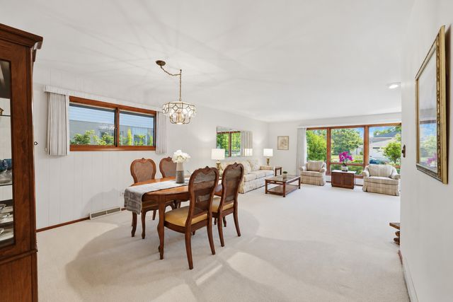1723 E Maya Lane, Mount Prospect, IL 60056