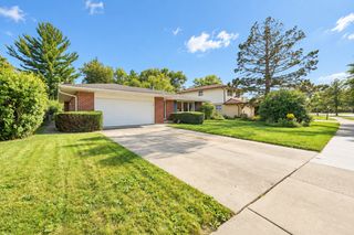 1723 E Maya Lane, Mount Prospect, IL 60056