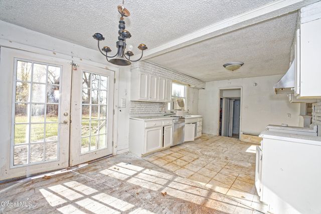 13 Winslow Drive, Colonie, NY 12309