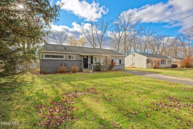 13 Winslow Drive, Colonie, NY 12309