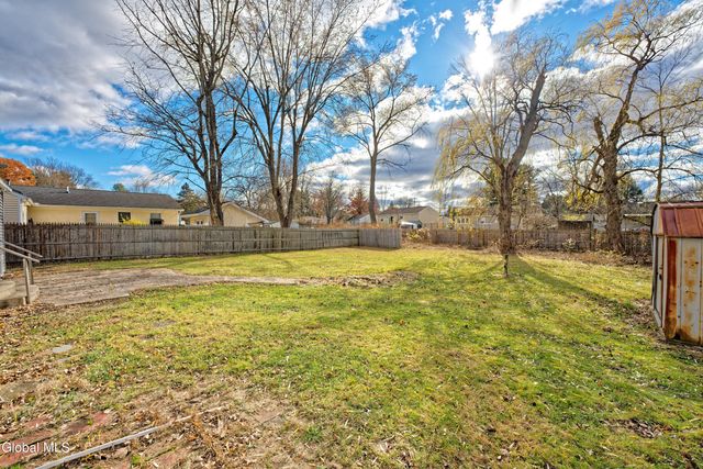 13 Winslow Drive, Colonie, NY 12309