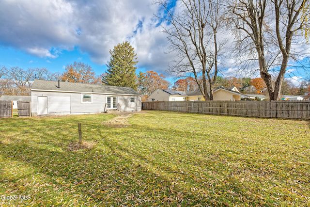 13 Winslow Drive, Colonie, NY 12309