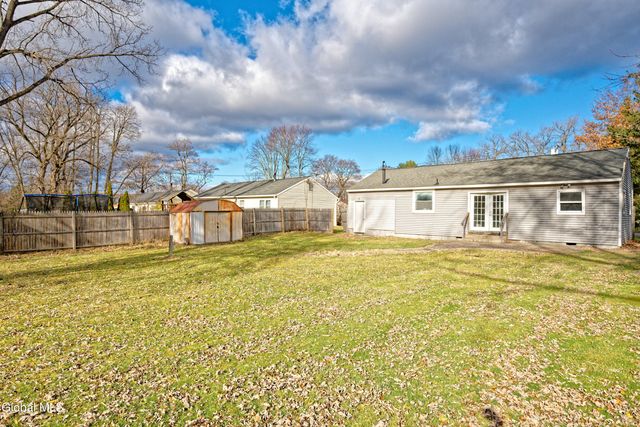 13 Winslow Drive, Colonie, NY 12309