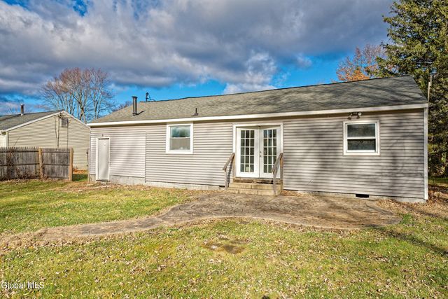 13 Winslow Drive, Colonie, NY 12309