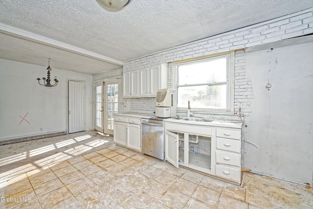 13 Winslow Drive, Colonie, NY 12309